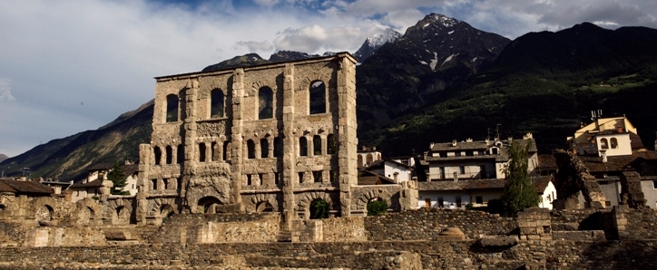 "Aosta Est" in mostra al Criptoportico