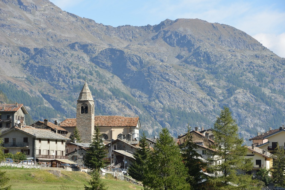 Il capoluogo di Valgrisenche con la sua Chiesa. Foto di Paolo Rey - Archivio Regione autonoma Valle d'Aosta - #valledaostaeuropa