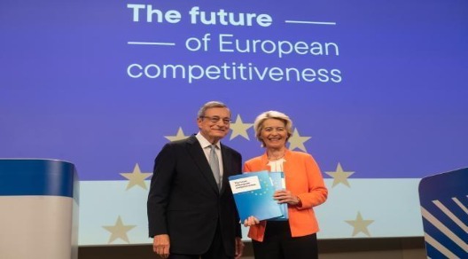 Mario Draghi consegna al Presidente delle CE Ursula von der Leyen il Rapporto sul futuro della competitività europea 